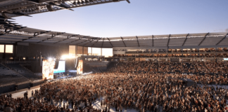 Willie Nelson to Hold Aid Concert for Destitute Oil Field Workers